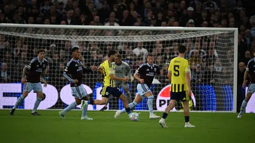 Fenerbahçe, Slavia Prag ile 2-2 berabere kaldı: Tribünlerden İsmail Kartal'a tepki