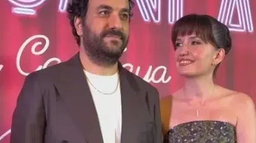 Hasan Can Kaya eşi Duygu Karabaş ile ilk kez kameralar karşısında! Evlilik itirafı gündem oldu