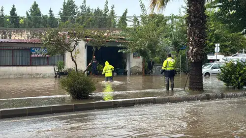 Mersin'de okullar tatil mi, Silifke ve Erdemli ilçelerini vuran sağanak sonrası yarın okul var mı?