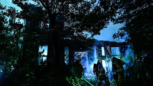 Kadıköy'de Tarihi Ahşap Köşk Alevlere Teslim Oldu! 3 Katlı Bina Kullanılamaz Hale Geldi