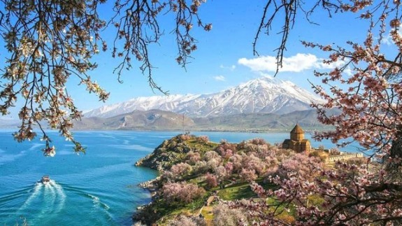 Van dünyanın dört bir yanından turist bekliyor