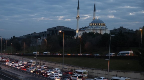 İstanbul'da yasak bitti,  trafik tıkandı!