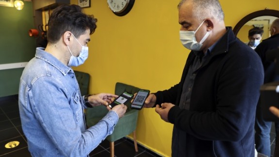 İstanbul'da,  birçok yere girişte HES kodu kontrolü başladı