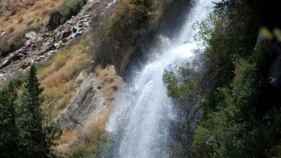 Akdağ'dan fışkıran güzellik: Uçarsu Şelalesi