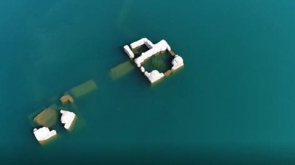 Hazar Gölü'nde su seviyesi düştü,  'Batık şehir' ortaya çıktı