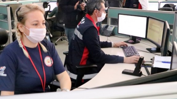 Çocuğunu uyutamayan da derdini paylaşmak isteyen de 112'yi arıyor