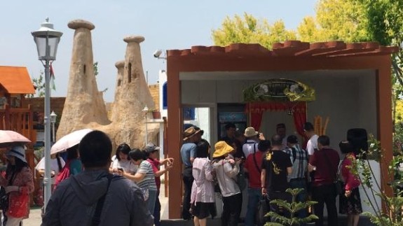 Çin’de Türkiye’ye büyük ilgi! Fotoğraf çektirmek için yarışıyorlar