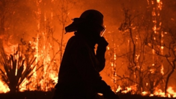 Avustralya'da Söndürülemeyen Yangınlar Yerleşim Yerlerini Tehdit Ediyor
