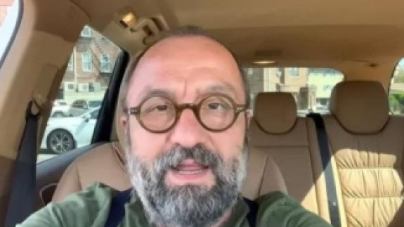 ABD'ye yerleşen oyuncu Erdem Baş,  aldığı lüks cipin fiyatını açıkladı: Türkiye'de alma şansım yoktu