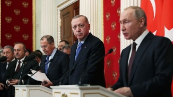 Rus devlet televizyonundan skandal: Türkiye heyetinin bekletilme görüntülerini kronometre ile paylaştı!