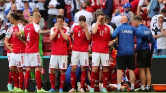 İşte Eriksen'in kalbinin durduğu an! Yürekler ağza geldi...