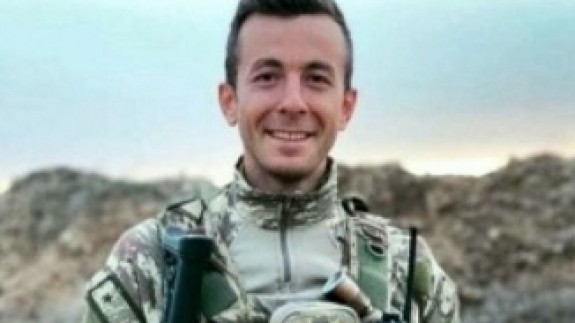 Şehit Mustafa Bayrakdar'ın subay olacağını öğrendiği o anların görüntüsü herkesi duygulandırdı