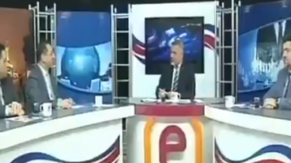 Elazığ'da meydana gelen deprem anı canlı yayında Şanlıurfa'da yayın yapan Edessa TV ekranlarına yansıdı