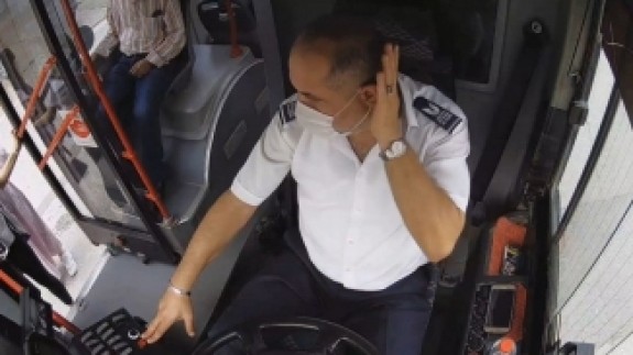 YKS'ye girecek öğrenciler için güzergah değiştiren şoför gönülleri fethetti