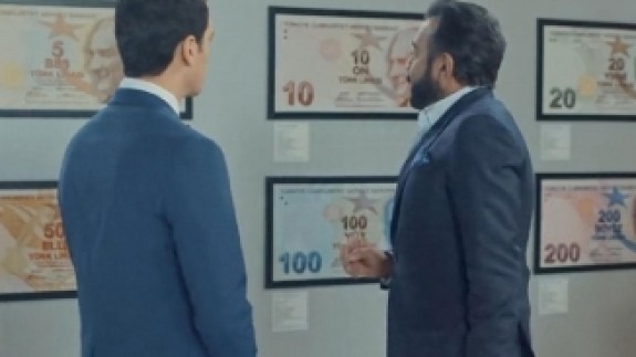 Halkbank'ın tartışma yaratan "Türk Lirası" reklamı Meclis'e taşındı: Doların düşeceğini biliyorlar mıydı?