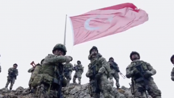 TSK'dan tüyleri diken diken 30 Ağustos klibi: Komandolar rap söyledi!