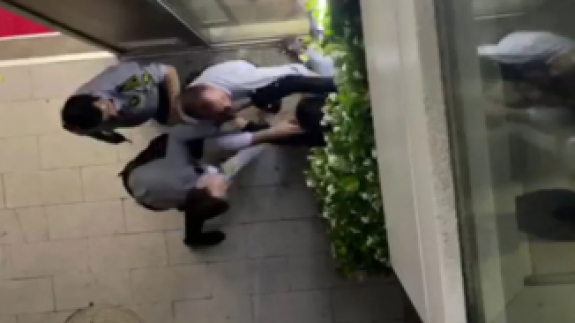 İstanbul'da doktora dayak! Kurye içeri alınmayınca ortalık karıştı!