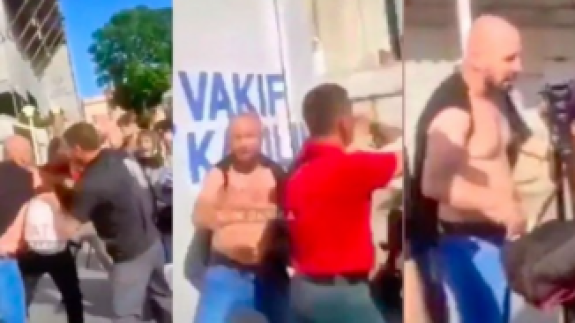 AhsenTV sunucusu Bülent Yapraklıoğlu'nu Eminönü Meydanı'nda tekme tokat dövdüler