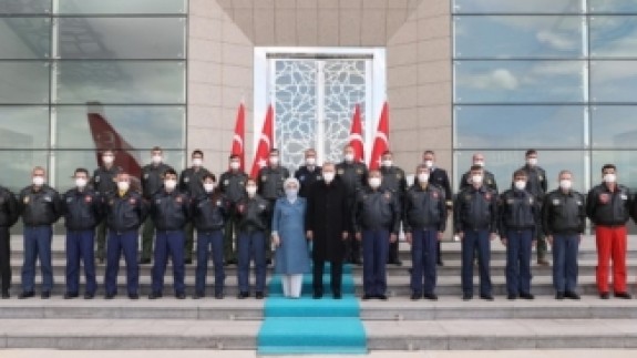  Cumhurbaşkanı Erdoğan,  Esenboğa Havalimanında pilotların ‘Dünya Pilotlar Günü’nü kutladı