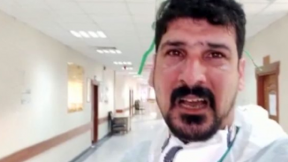 Koronavirüsü ağlayarak anlatan doktor: Lütfen evde kalın