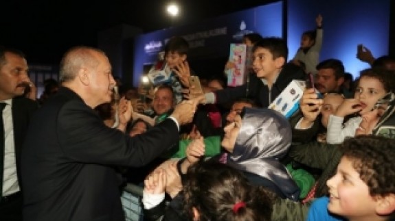 Cumhurbaşkanı Erdoğan Yenikapı'da vatandaşlarla bir araya geldi