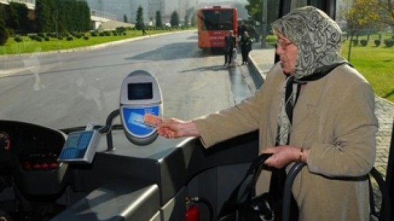 Toplu Taşımayı Ücretsiz Kullanan 60 ve 65 Yaş Üstü Vatandaşlar Artık Para Ödeyecek!