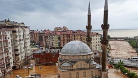 Rize'de korkutan sel görüntüsü