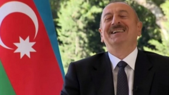 Fransız muhabirin 'Kaç Türki SİHA'nız var?' sorusuna Aliyev'den kahkahalı yanıt!