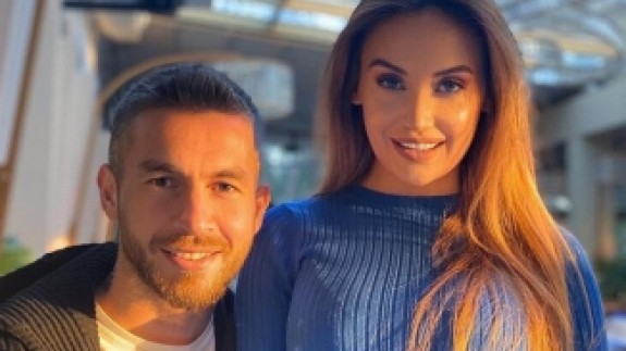 Çakarlı araçla emniyet şeridinden giden futbolcu Adem Büyük'ün eşi Merve Büyük'ten ilk açıklama