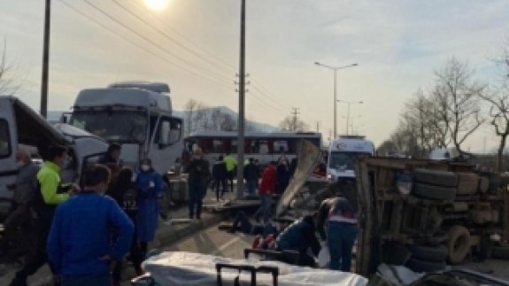 Bursa'da katliam gibi kaza: 3 ölü,  21 yaralı