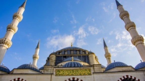 Müezzin,  koronavirüs sebebiyle ezanı değiştirerek okudu: Duyanlar kulaklarına inanamadı!