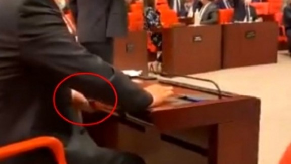 CHP'li Mahmut Tanal'ın devlet malına zarar verdiği anların videosu tepki çekti