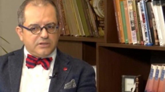 Canlı yayında söyledikleriyle büyük tepki çeken Prof. Dr. Mehmet Çilingiroğlu bakın bu sefer ne yaptı!