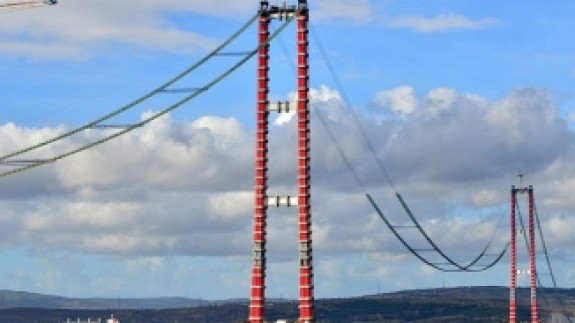 Simgelerin köprüsünde 'kedi yolu'nun yüzde 70'i tamamlandı