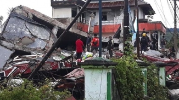 Endonezya’da 6, 2 büyüklüğünde deprem