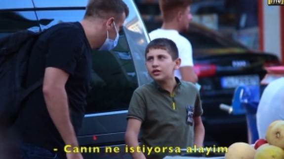 Sosyal medya bunu konuşuyor: Diyarbakırlı çocukların yaptığı hareket,  izleyen herkesi duygulandırdı