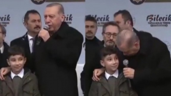 Cumhurbaşkanı Erdoğan'ın şarkı söylediği anlar gündem oldu: "Duyanlara duymayanlara"