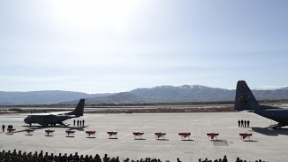 Her birinin hikayesi yarım kaldı! Bitlis'te şehit olan askerlerimiz için 8. Kolordu Komutanlığı'nda tören
