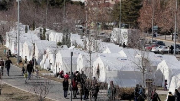 Elazığ'daki Deprem Çadırında Nargile Keyfi Yapan Suriyeli Pes Dedirtti!