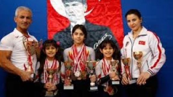 Milli Takım Antrenörü Anne Babanın,  Madalya Avcısı Şampiyon Çocukları