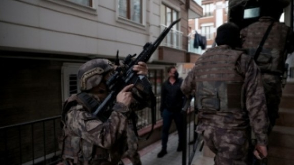 İstanbul'da operasyon: Gözaltılar var