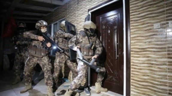 2 bin 500 polisle havadan ve karadan dev operasyon