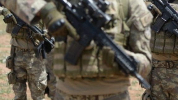 Müthiş görüntüler: Kahraman komandolar sınır ötesine geçti 