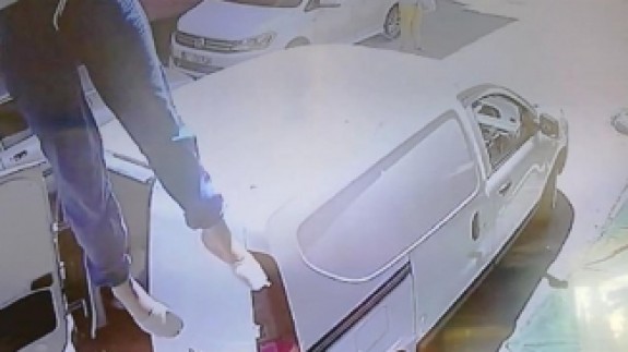 Kocasıyla tartışan kadın 1. kattan atladı