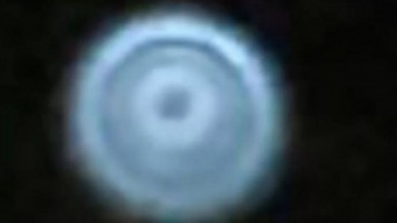 Manisa'da gökyüzünde mavi renkli cisim merak uyandırdı!