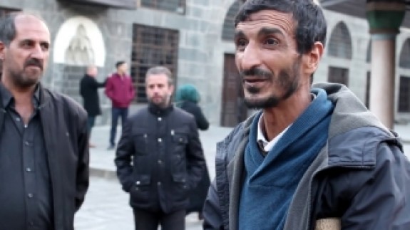 Cami önünde insanlara İslam'ı anlatan 'Filozof Ramazan' akıl hastanesine yatırıldı: Sosyal medya ayaklandı!