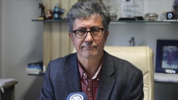 Kovid-19 aşısı için gönüllü olan profesörden 'aşı yaptırın' tavsiyesi