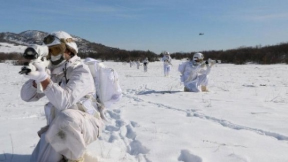 1.5 metre karda terörist avı