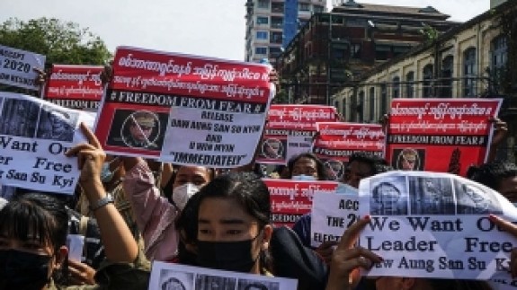 Myanmar'da darbe karşıtı protestolar sürüyor