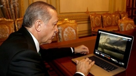 Cumhurbaşkanı Erdoğan'dan görüntülü çağrı: Devlet görevinin başındadır